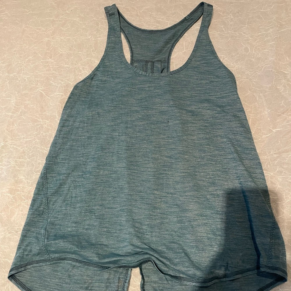 Lululemon workout shirt